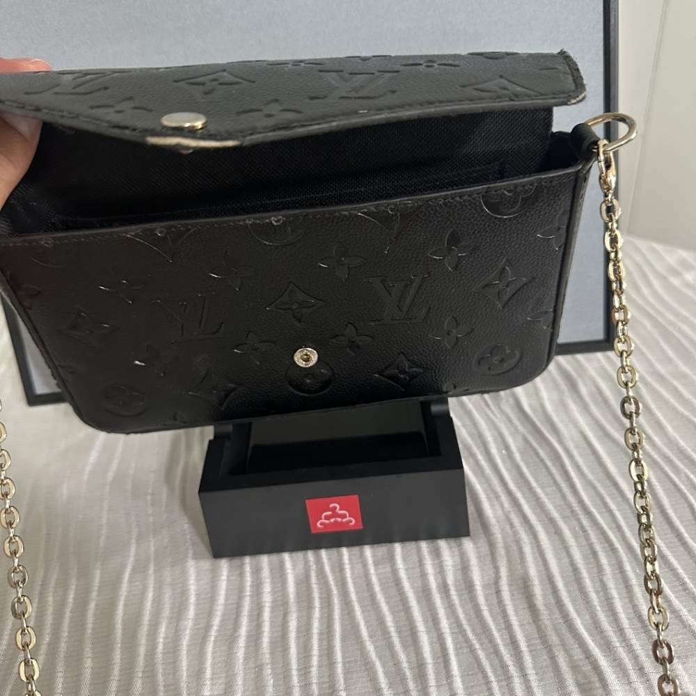 Louis Vuitton Black Crossbody Bag with Gold Chain - Picture 3 of 6
